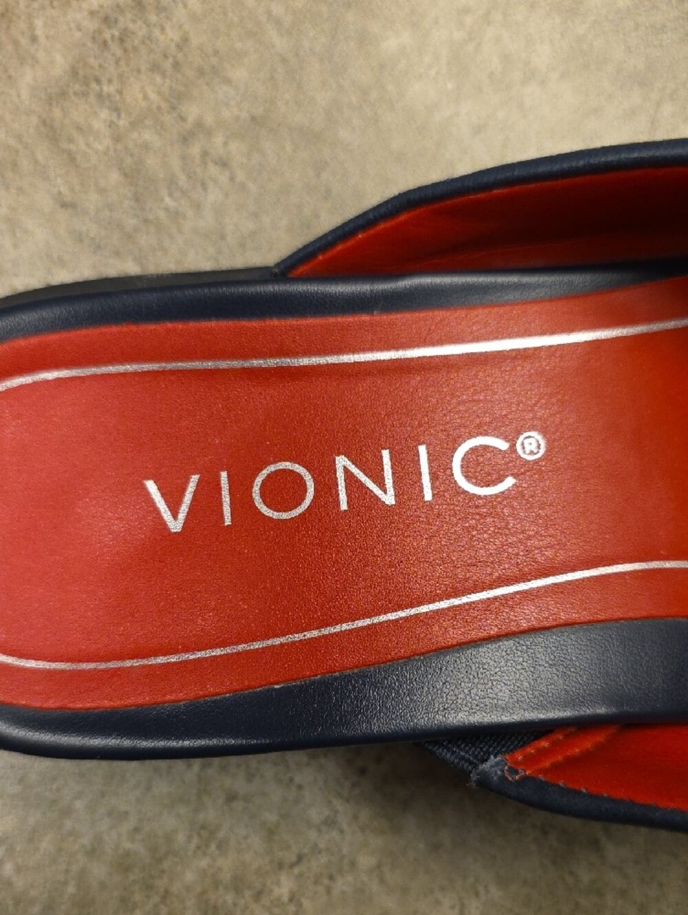 Vionic Women's Two-Tone Navy and White Slip-On Mules, Size 6.5 - Picture 4 of 8